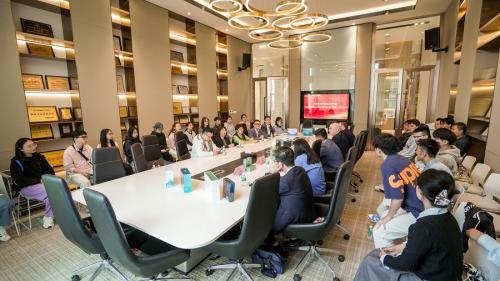 跨国交流启新篇，共探产学研新路径